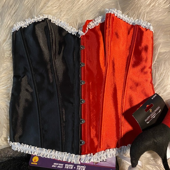 Women’s Harley Quinn complete costume (B2*) - Picture 3 of 7